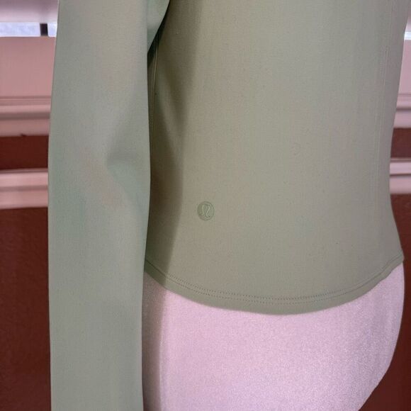 Lululemon Women's 6 Time To Restore Long Sleeve Wrap Tee Creamy Mint Green Yoga - Picture 4 of 6